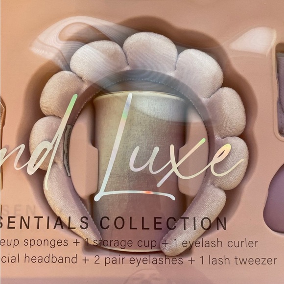 Lavender Makeup Brush Set - Picture 5 of 8